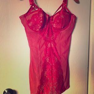 Torrid red body con lingerie